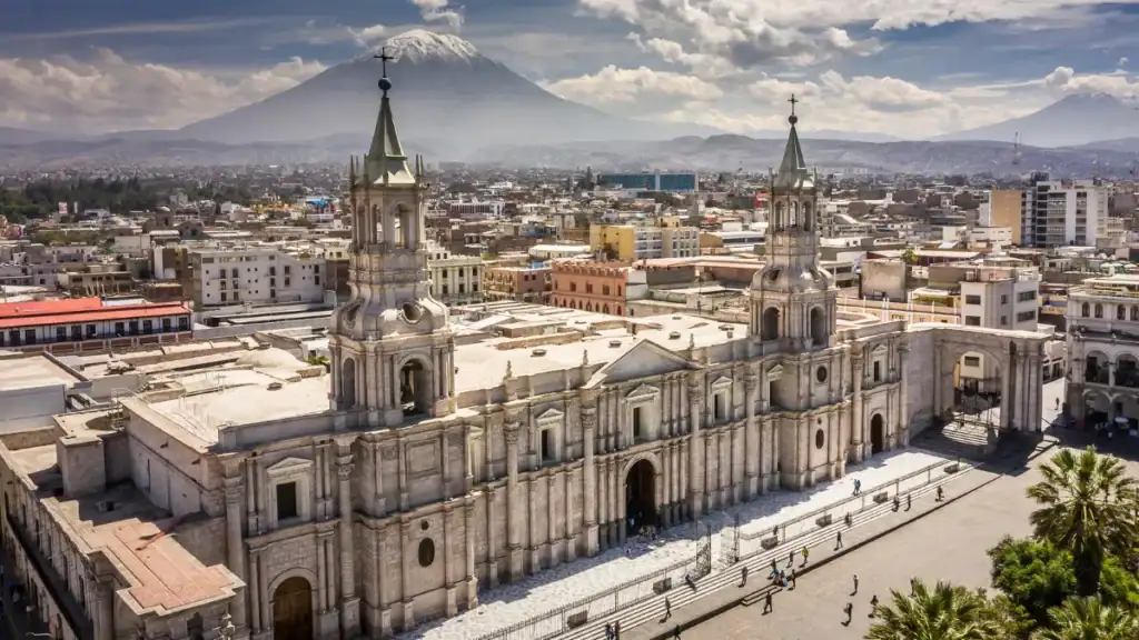 Plaza de Armas de Arequipa, la ciudad Blanca.