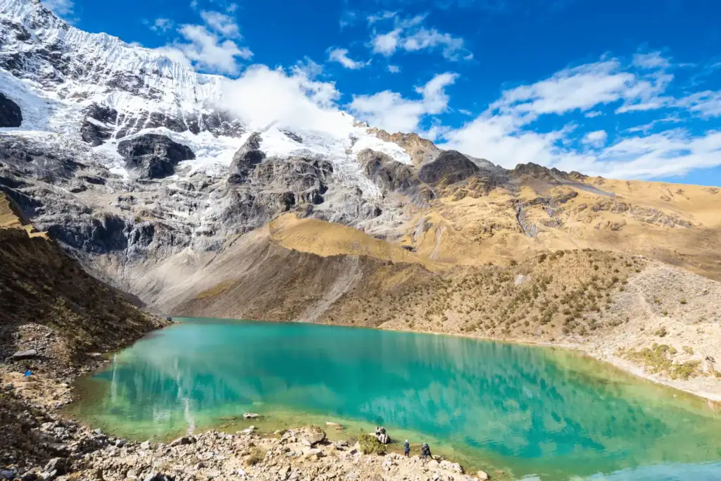 Lagune Humantay à l’eau turquoise, expérience andine en haute montagne