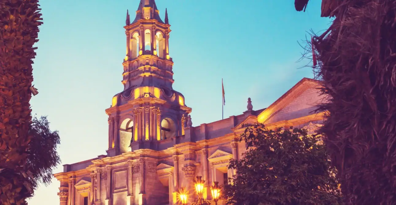 City Tour Arequipa: Exploring the White City in an Unforgettable Vlog 📷✨