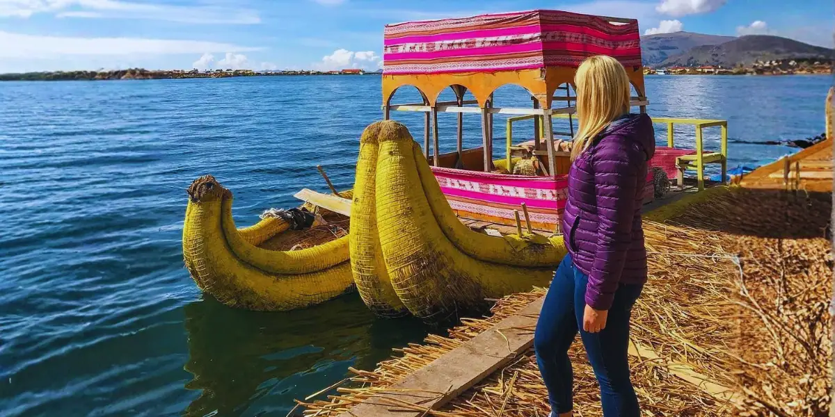 Balsa de totora Islas Uros Puno 2026 — Turismo Liberty