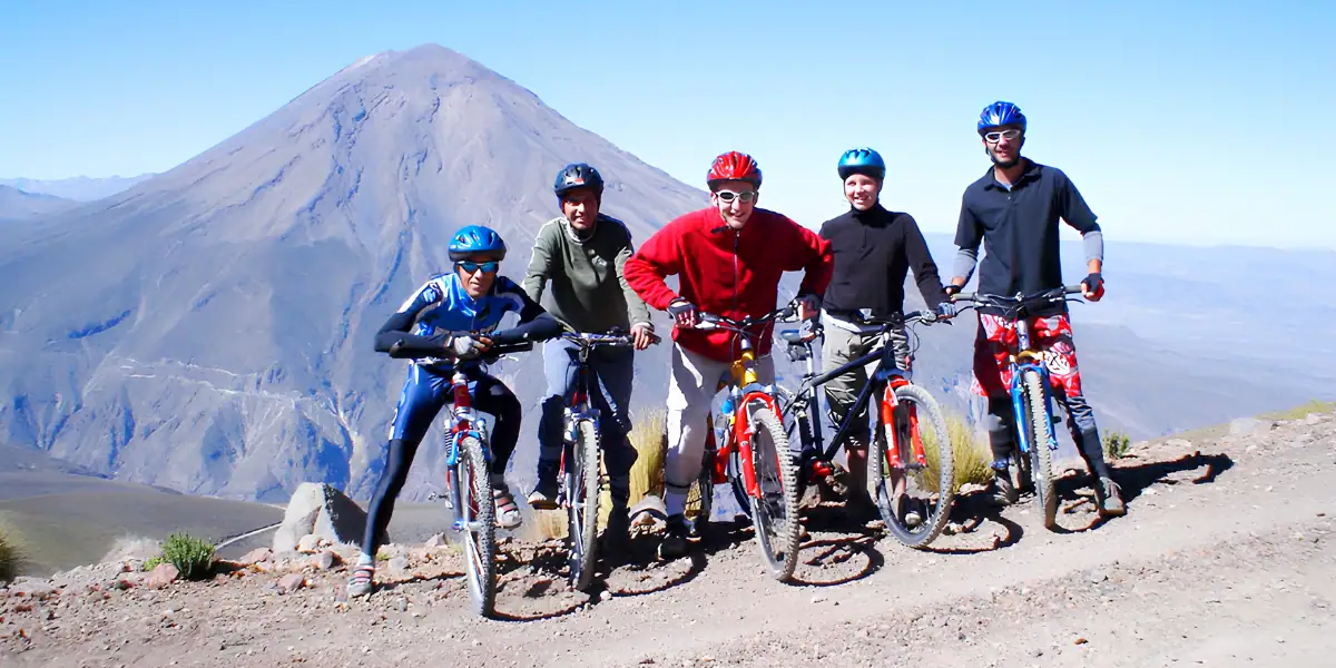 Downhill Volcán Chachani en Arequipa 2026 — Turismo Liberty